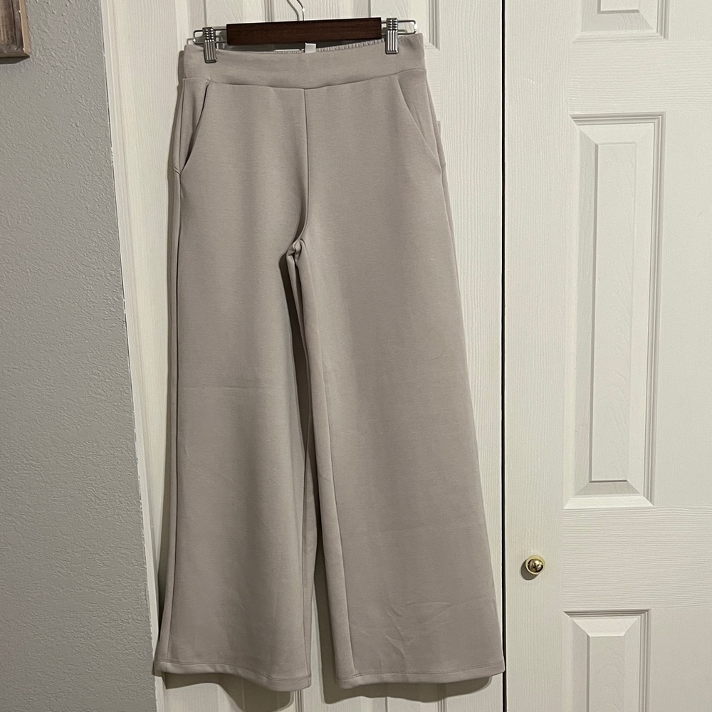 Relaxed Wide-Leg Pull-On Pants in Light Taupe